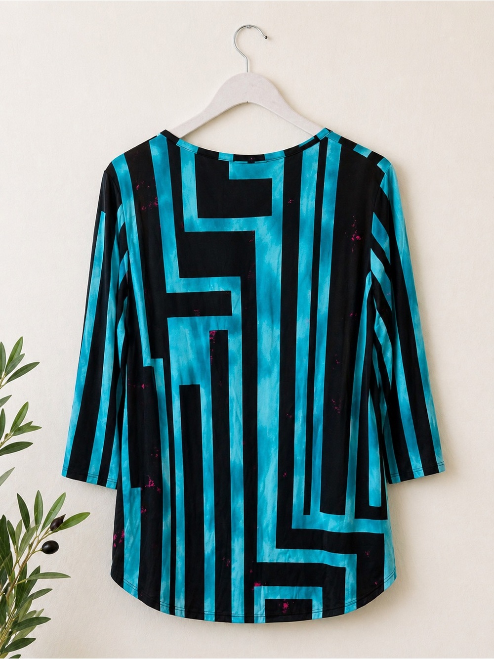 Turquoise & Black Geometric Flowy Top | 3/4 Sleeve Lightweight Size Large - Picture 3 of 3